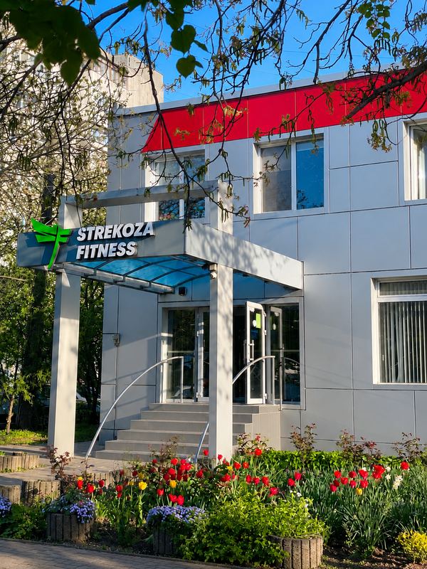 Вхід до клубу на Таїрова: просп. Князя Ярослава Мудрого, 11з